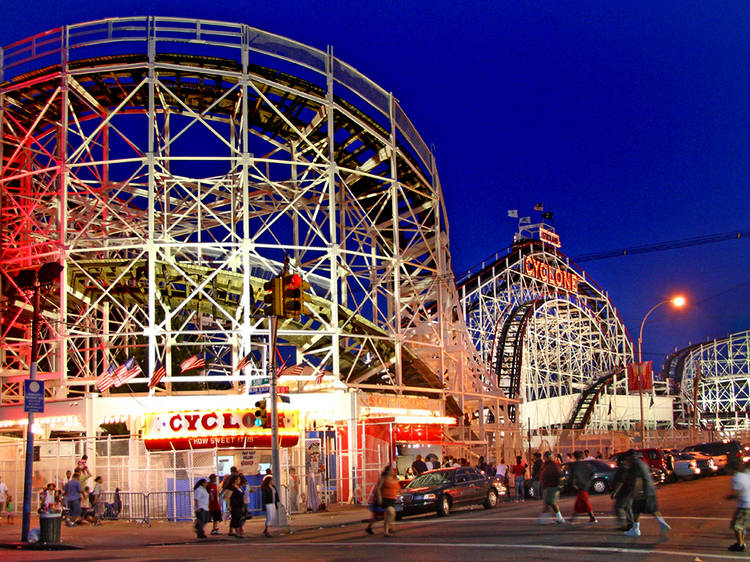 Parque de atracciones Luna Park y Deno's Wonder Wheel